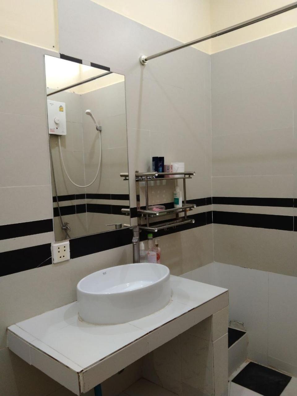 Room 12 - Studio In A Villa 5Mn Walk From The Royal Palace With Swimming Pool Phnom Penh Bagian luar foto